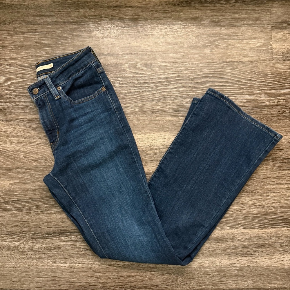 726 Levis Flare Womens